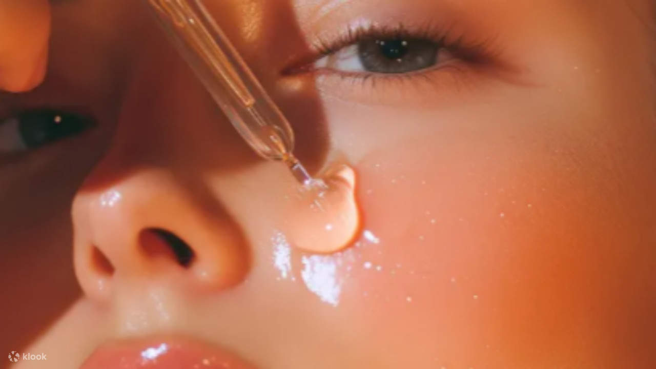 4-1. VIP黃金臉部護理 (90分鐘)：足浴 + 頭皮護理 + 臉部清潔 + 熱敷 + 去角質 + 水飛梭 + 第一道保濕面膜 + 肩頸按摩 (含背部) + 臉部按摩 (含骨骼按摩) + 熱敷 + 24K金